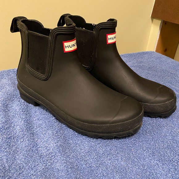 Hunter Boots - Women’s Classic Chelsea Hunter Boots in Black - Picture 6 of 9